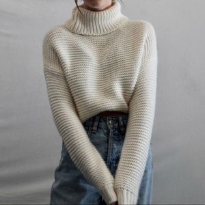 Forever 21 knit turtle neck sweater size s